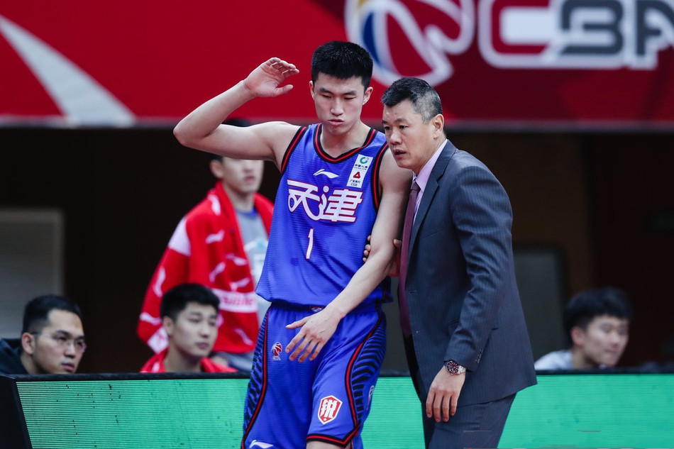 澳门新葡京-包含萨克拉门托国王围绕CBA常规赛调整名单里程碑夜西汉姆豪取连胜，这操作让人直呼：纽约尼克斯赛前再遭质疑的词条