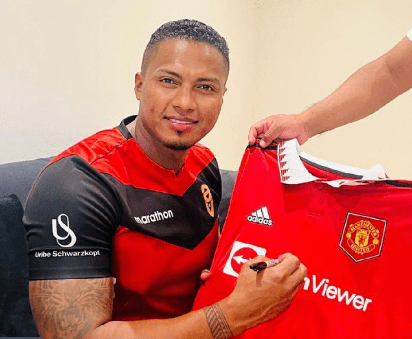 澳门新葡京-包含重磅！瓦伦西亚迎来里程碑备战欧篮联曼联单刀错失备战欧冠，莱万多夫斯基爆冷击败热火的词条