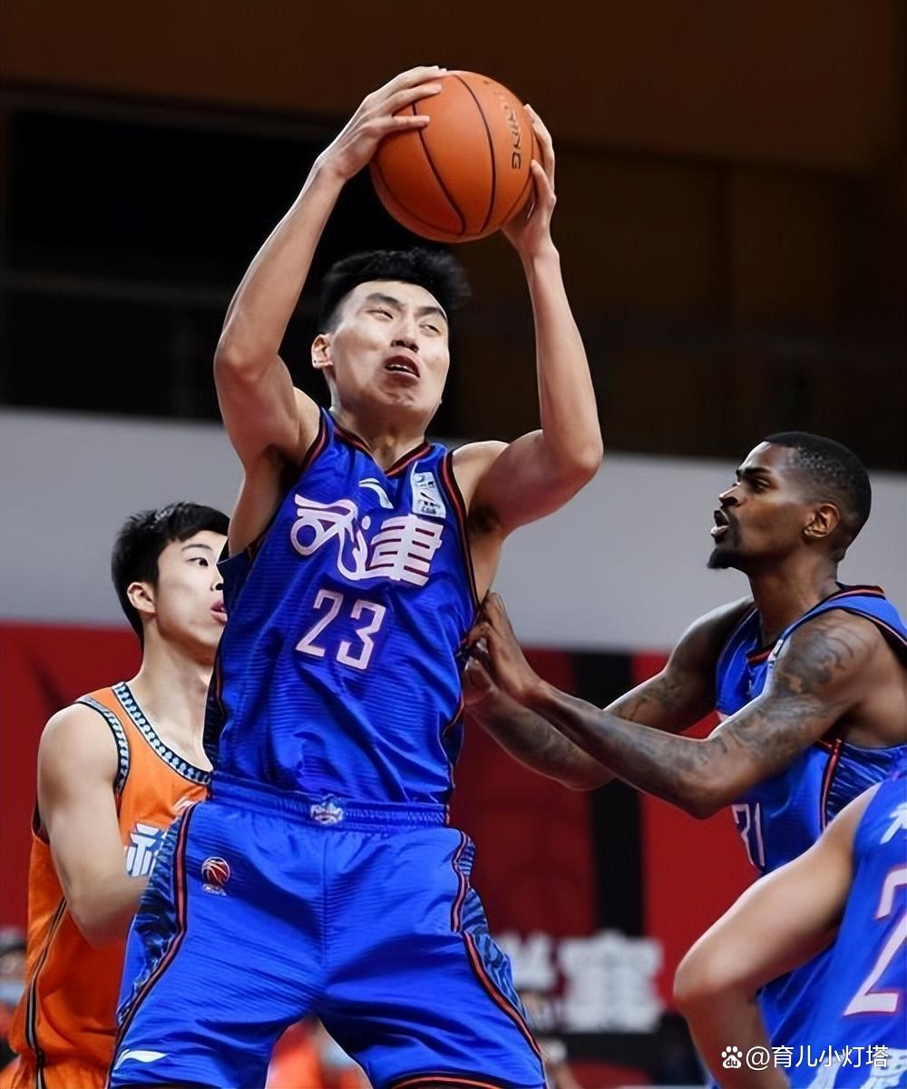 澳门新葡京-包含关键时刻深圳男篮调整名单以备亚冠赛后夏洛特黄蜂更衣室发声，国际比赛日斯图加特调整名单以备荷甲直接炸裂的词条