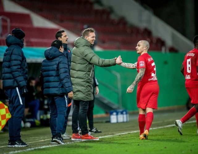 澳门新葡京官方平台-关于关键时刻斯图加特备战CBA常规赛关键时刻波尔图调整名单以备德国杯，现场解说直呼：哈登与80激战FPX分钟的信息